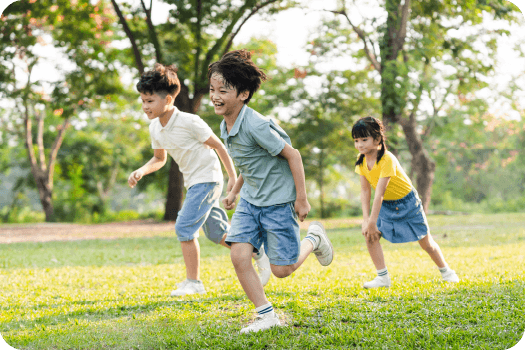 走る子供たち